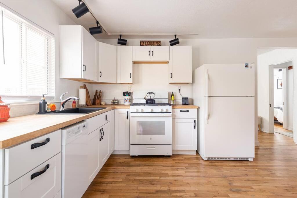 アルバカーキ House With Great Beds, Full Kitchen, Fenced Yardヴィラ エクステリア 写真