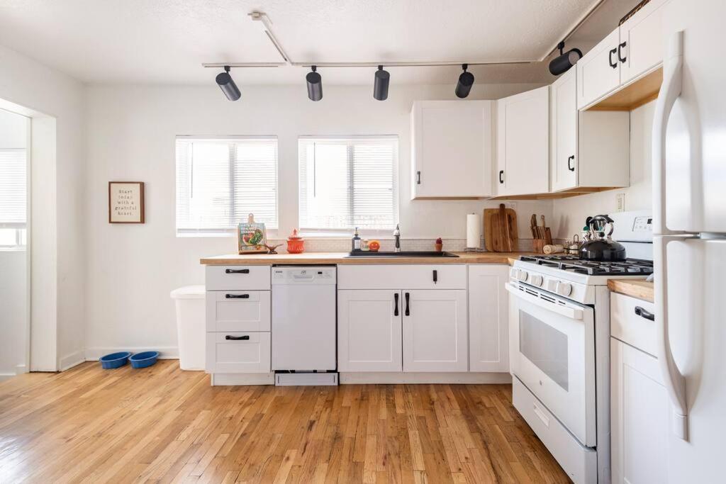 アルバカーキ House With Great Beds, Full Kitchen, Fenced Yardヴィラ エクステリア 写真